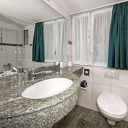 Alpina Hotel 2*
